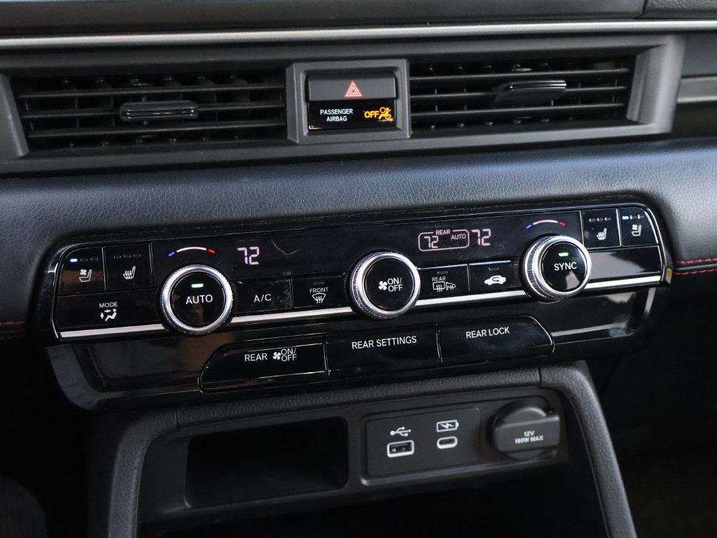 Certified 2025 Honda Pilot Black Edition image 24