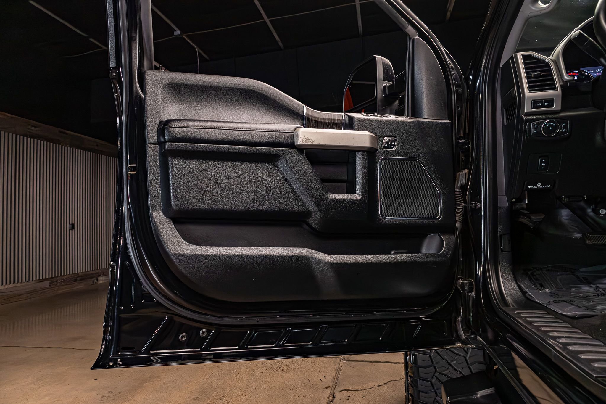 Used 2020 Ford F250 Lariat w/ Lariat Value Package image 32