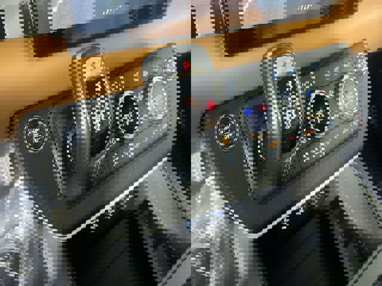 Used 2023 Land Rover Defender 130 SE AWD/4WD image 22