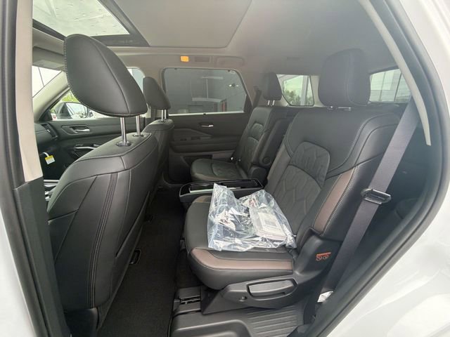 New 2026 Nissan Pathfinder Platinum AWD/4WD image 22
