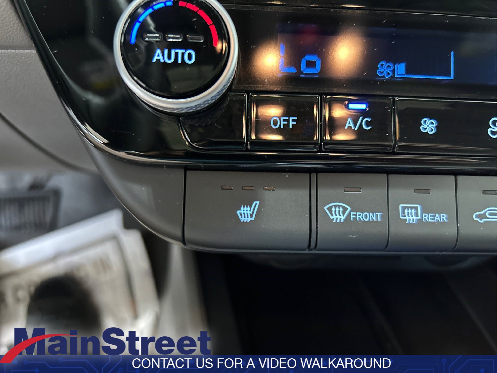 Used 2025 Hyundai Elantra SEL FWD image 31