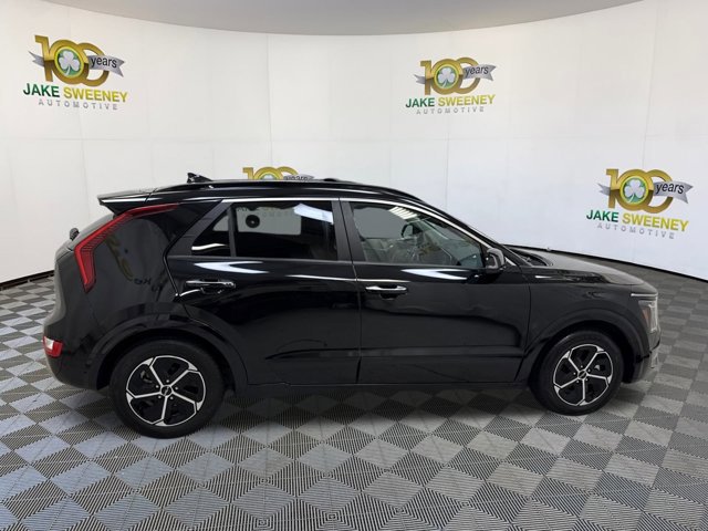 Used 2023 Kia Niro SX image 11