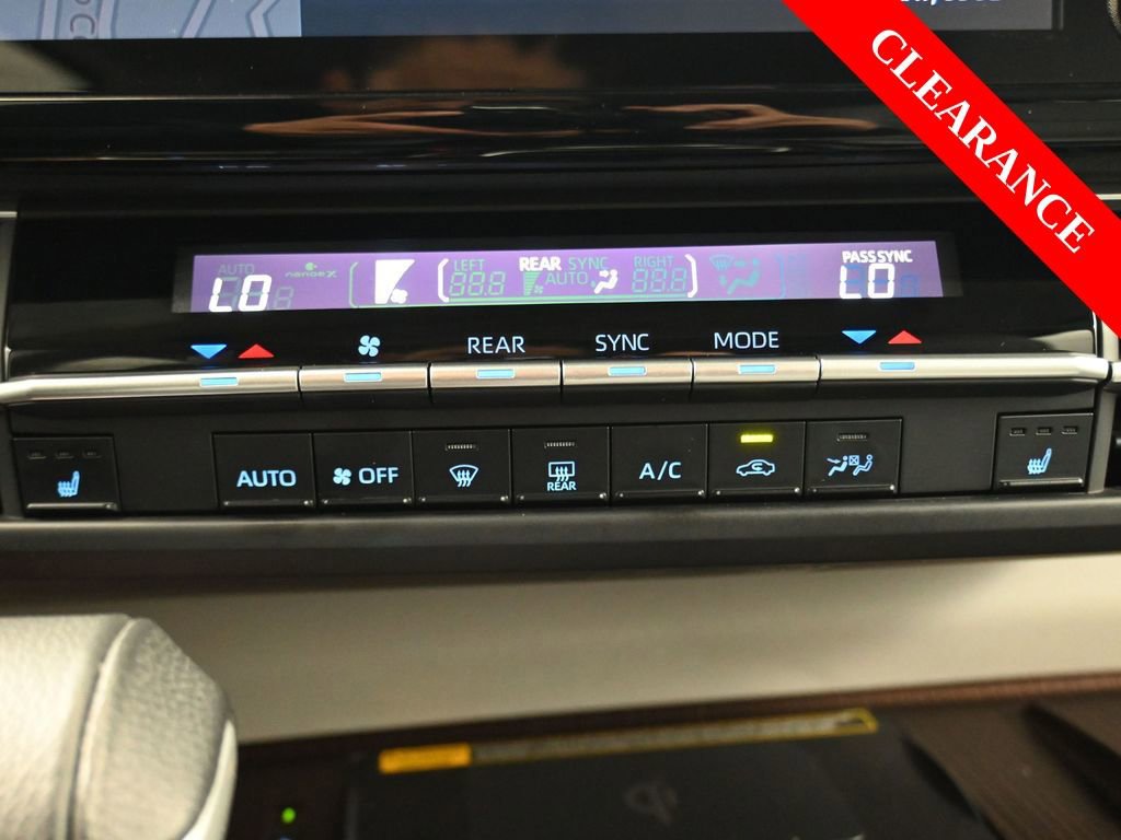 Used 2022 Toyota Sienna XLE image 32