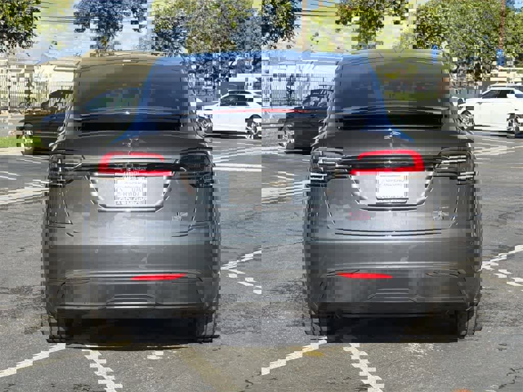 Used 2022 Tesla Model X Plaid image 5