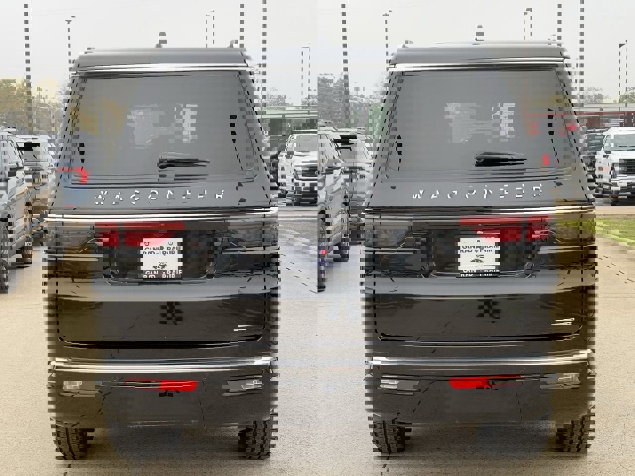 Used 2024 Jeep Wagoneer L Series II image 7