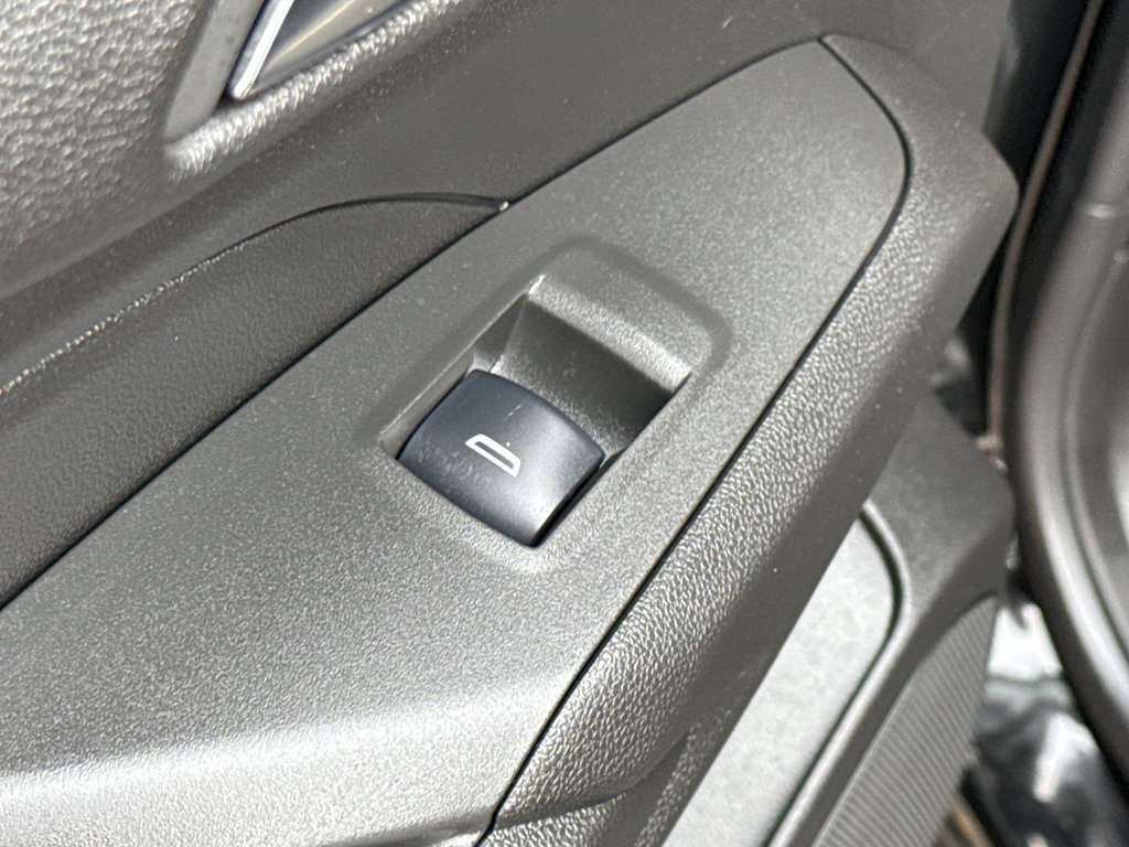 Used 2025 Chevrolet Trax ACTIV w/ Driver Confidence Package image 30