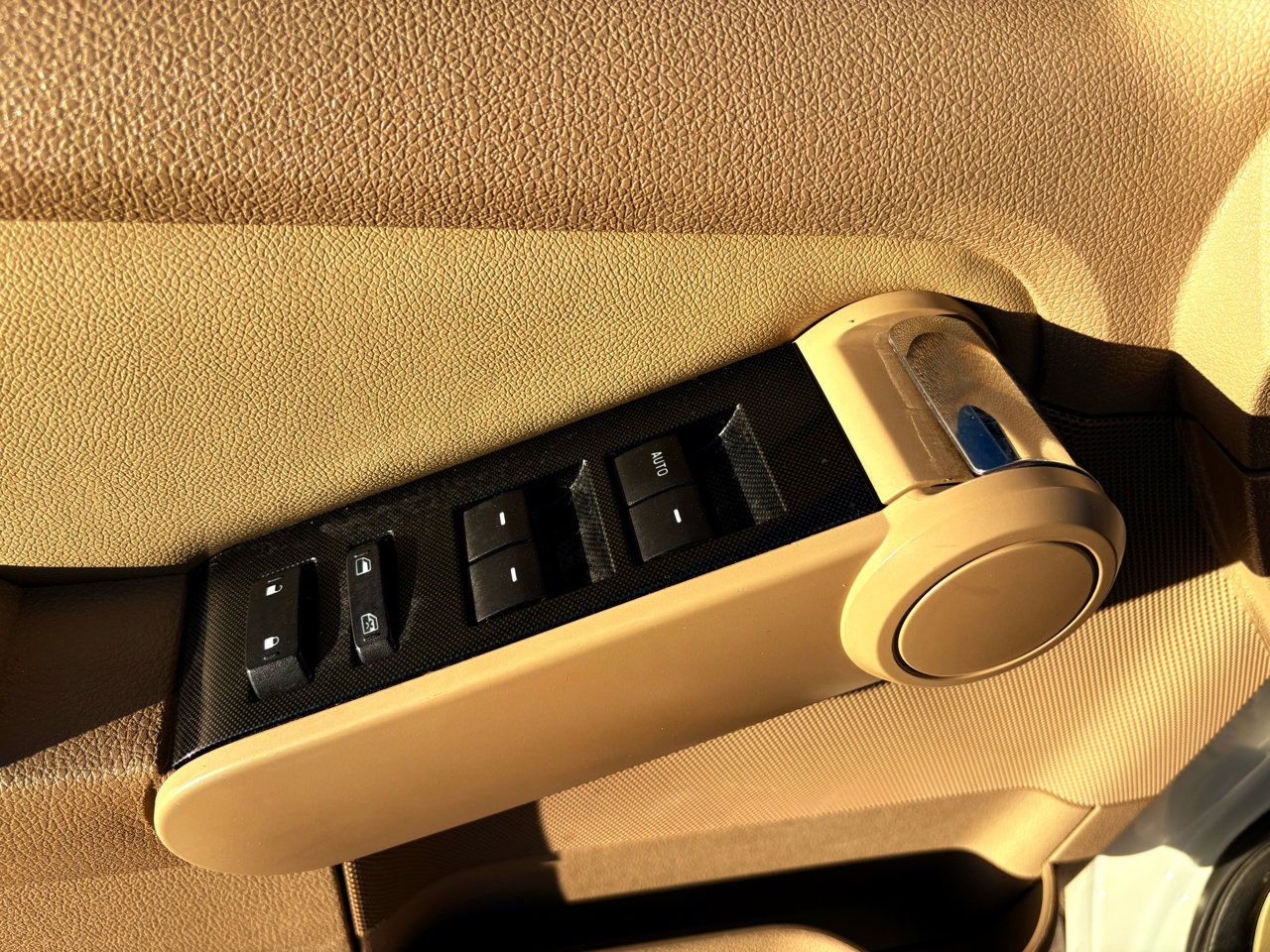 Used 2010 Ford Explorer XLT image 24