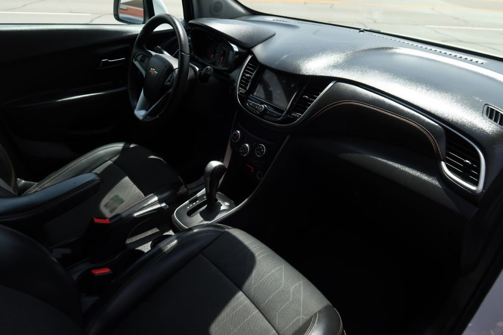 Used 2018 Chevrolet Trax LT w/ LT Convenience Package FWD image 9