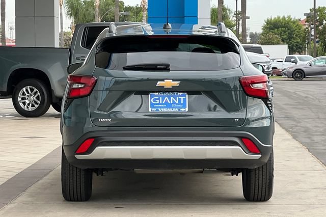 Used 2025 Chevrolet Trax LT FWD image 5