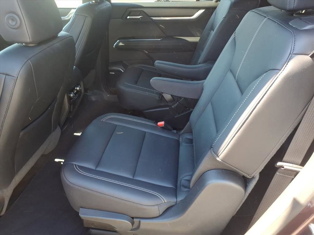 Used 2024 GMC Acadia Elevation w/ Luxury Package AWD/4WD image 13