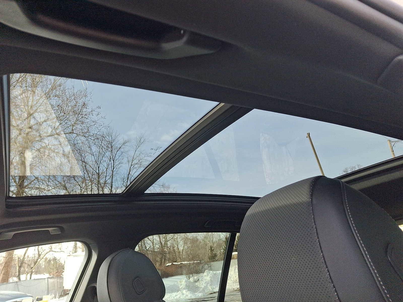 Used 2025 BMW X5 xDrive50e w/ Premium Package image 14