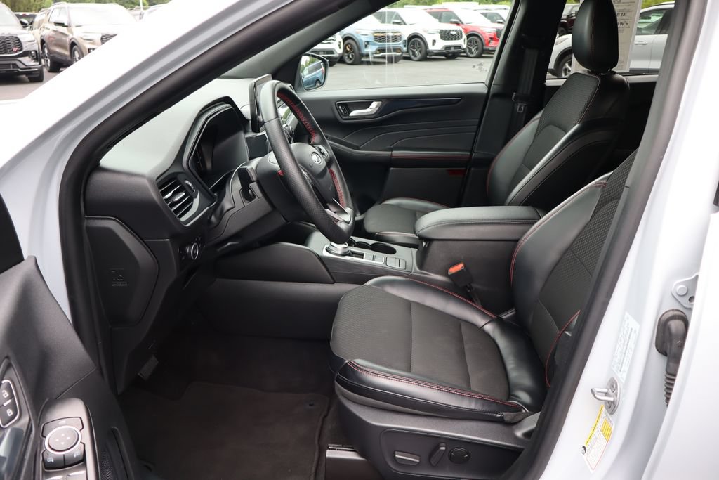 Used 2025 Ford Escape ST-Line Select AWD/4WD image 22