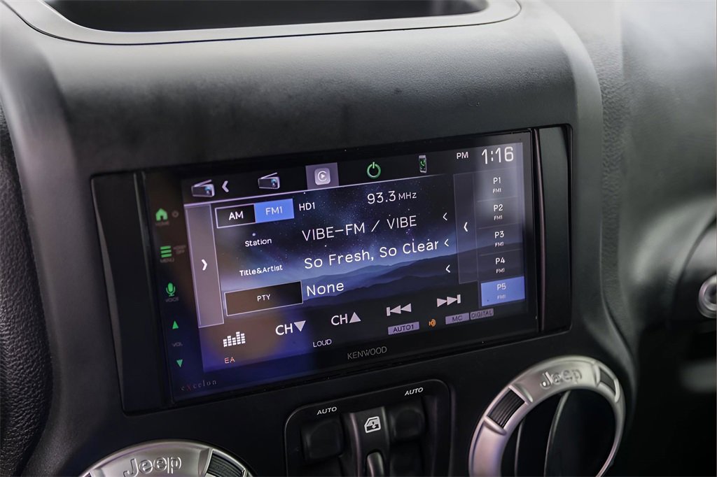 Used 2016 Jeep Wrangler Unlimited Sahara w/ Connectivity Group image 15