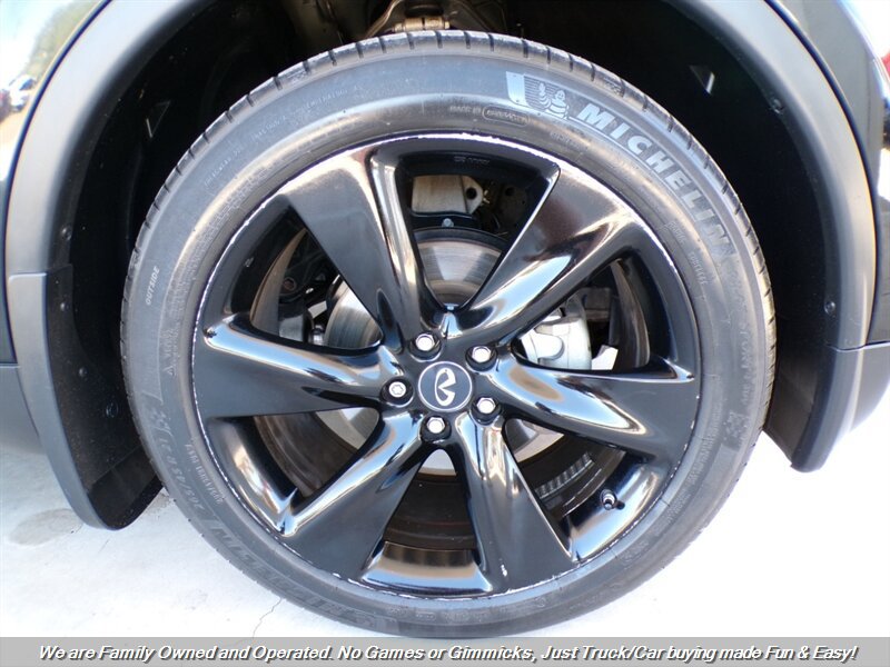 Used 2017 INFINITI QX70 AWD w/ Premium Package image 45