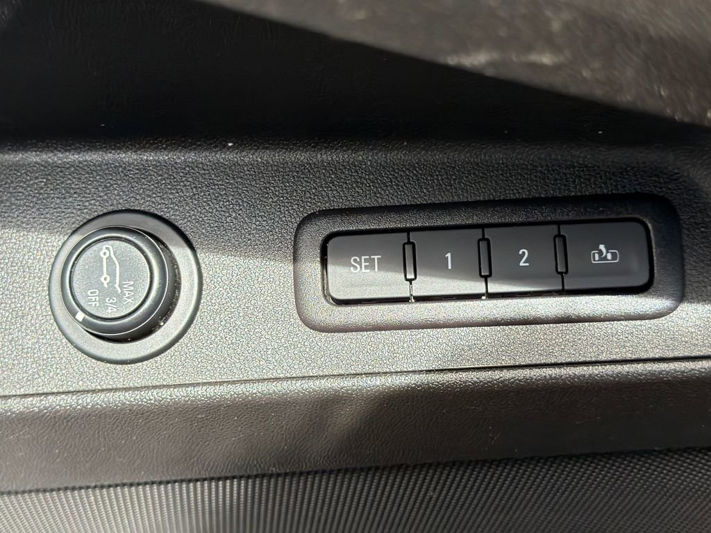 Used 2018 Chevrolet Equinox Premier image 33