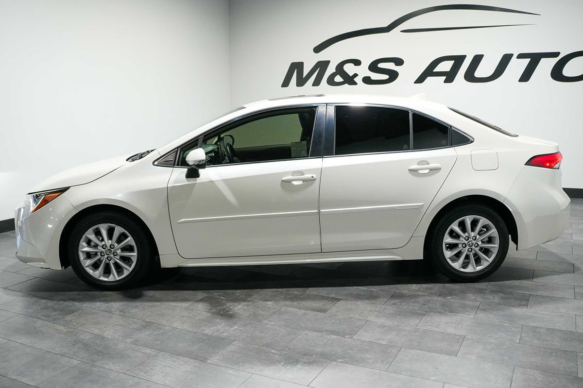 Used 2020 Toyota Corolla XLE FWD image 3