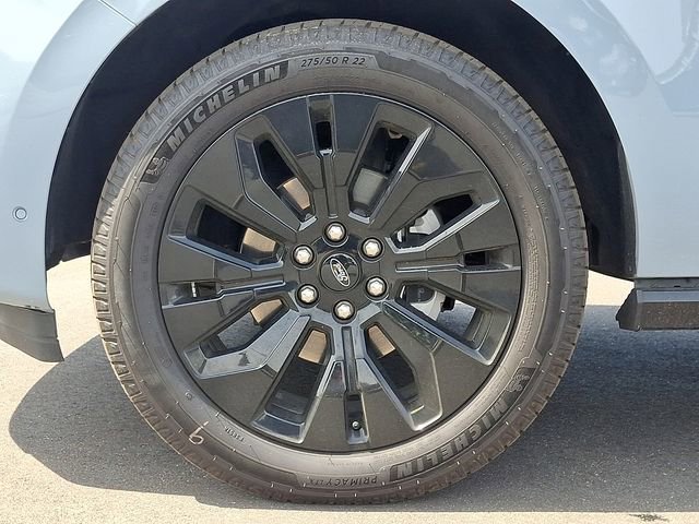 Used 2025 Ford Expedition Platinum w/ Stealth Appearance Package image 8