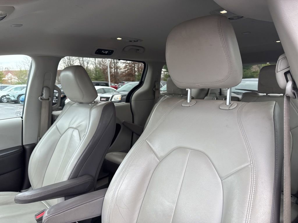 Certified 2017 Chrysler Pacifica Touring-L image 6