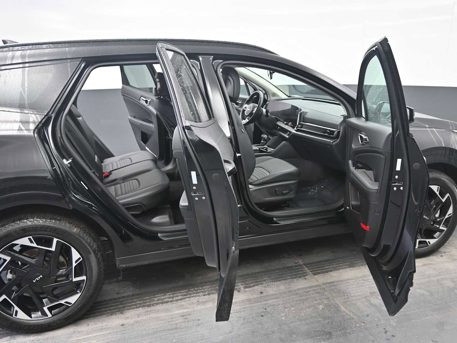 Used 2025 Kia Sportage SX image 15