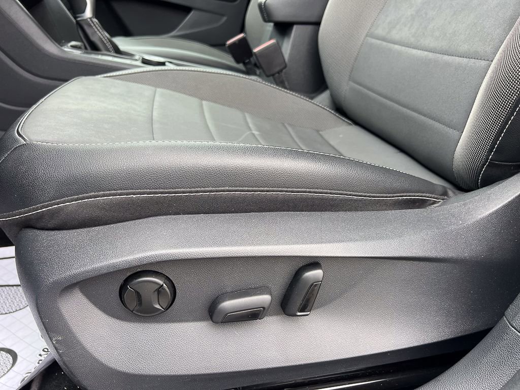 Used 2023 Volkswagen Taos SE image 17