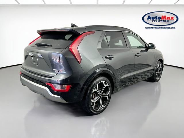 Used 2023 Kia Niro EX Touring image 2