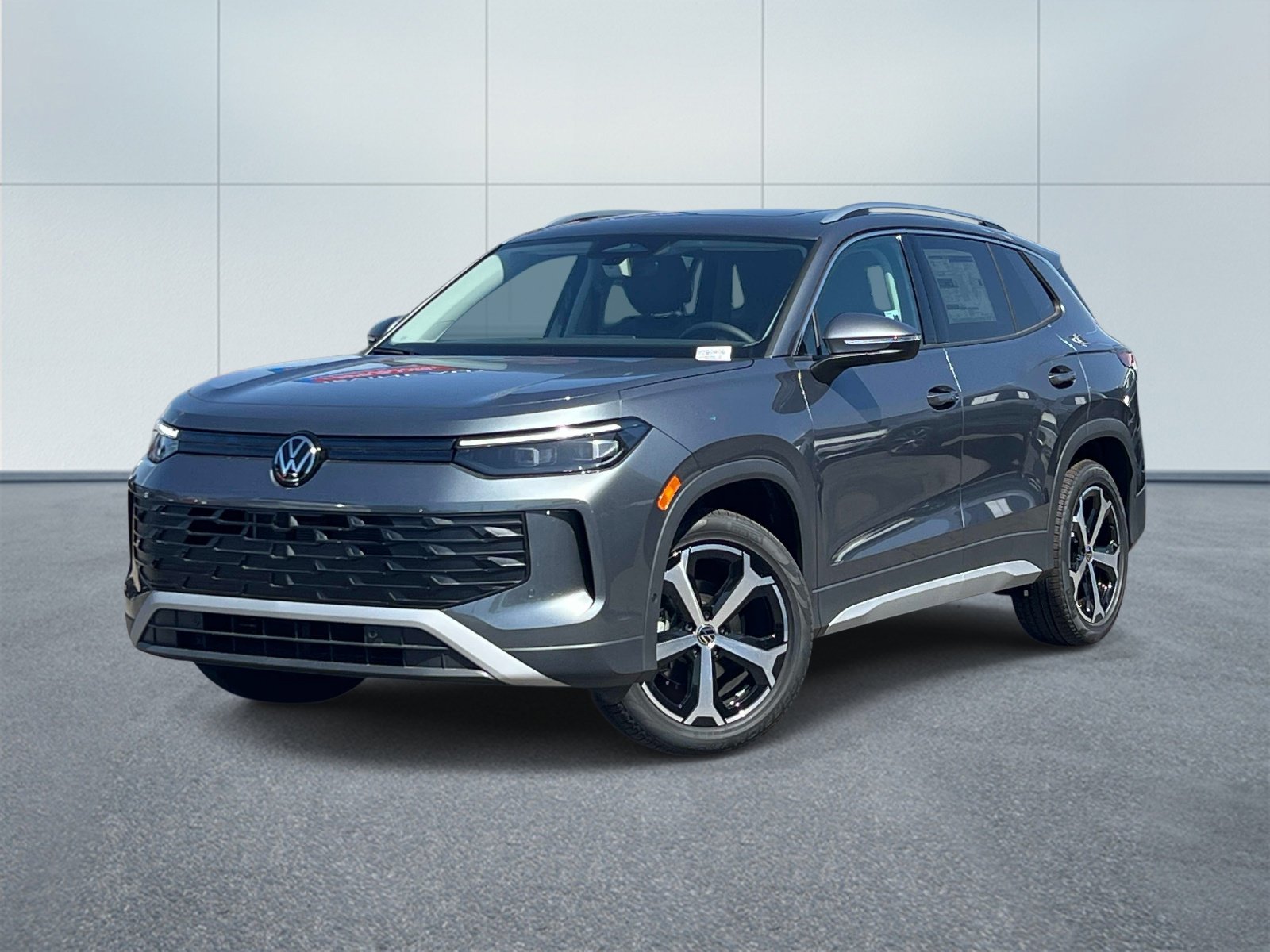 New 2026 Volkswagen Tiguan SE FWD image 1