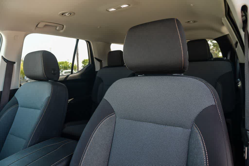 Used 2021 Chevrolet Traverse LS FWD image 17