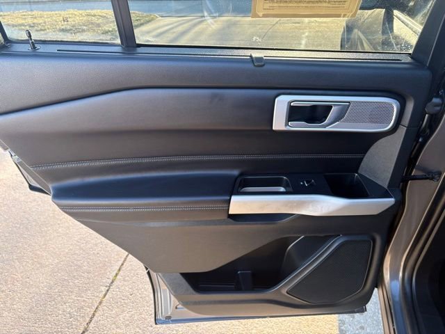 Used 2021 Ford Explorer Limited w/ Hybrid Equipment Group 310A image 16