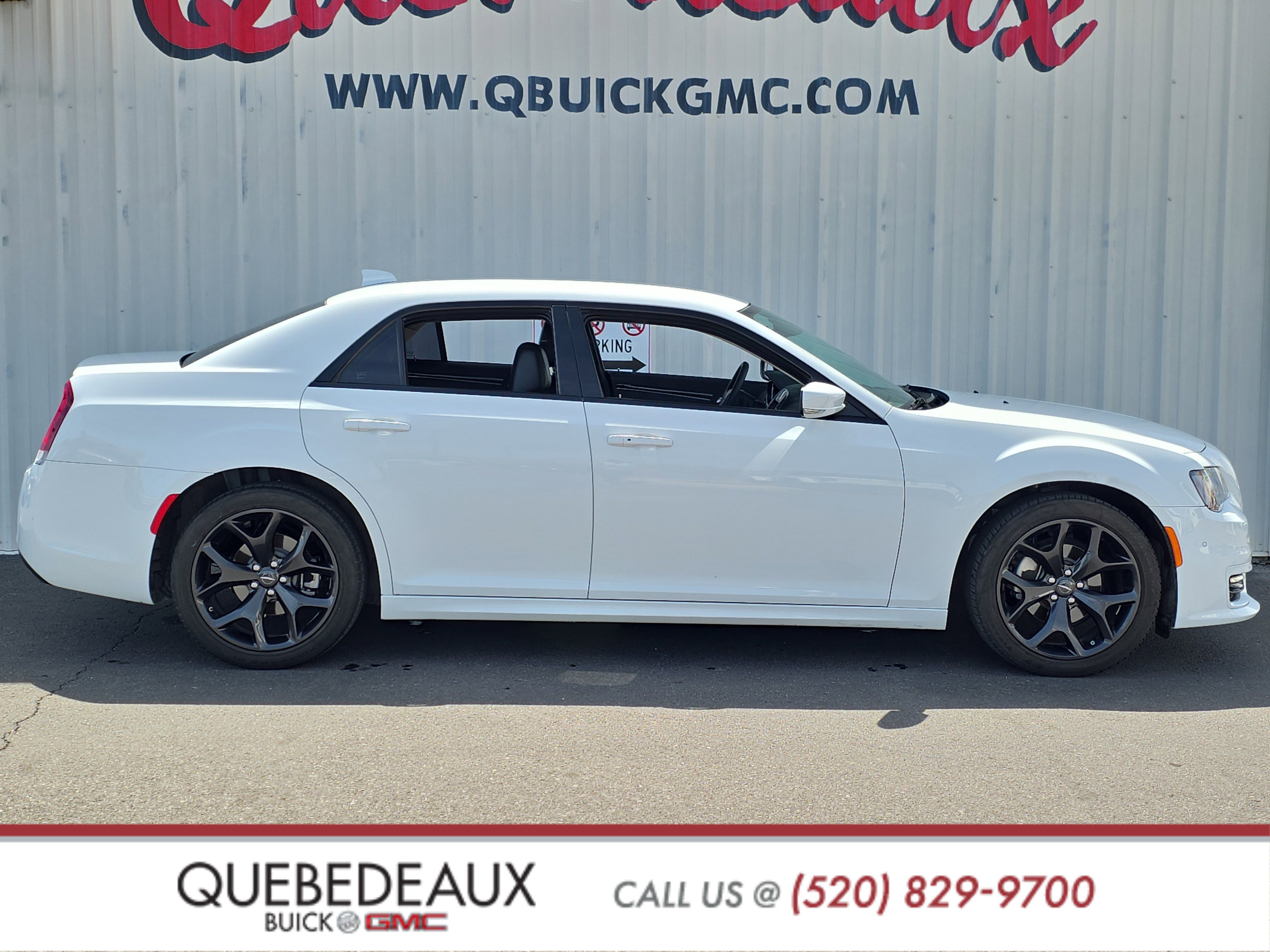 Used 2023 Chrysler 300 Touring L image 8