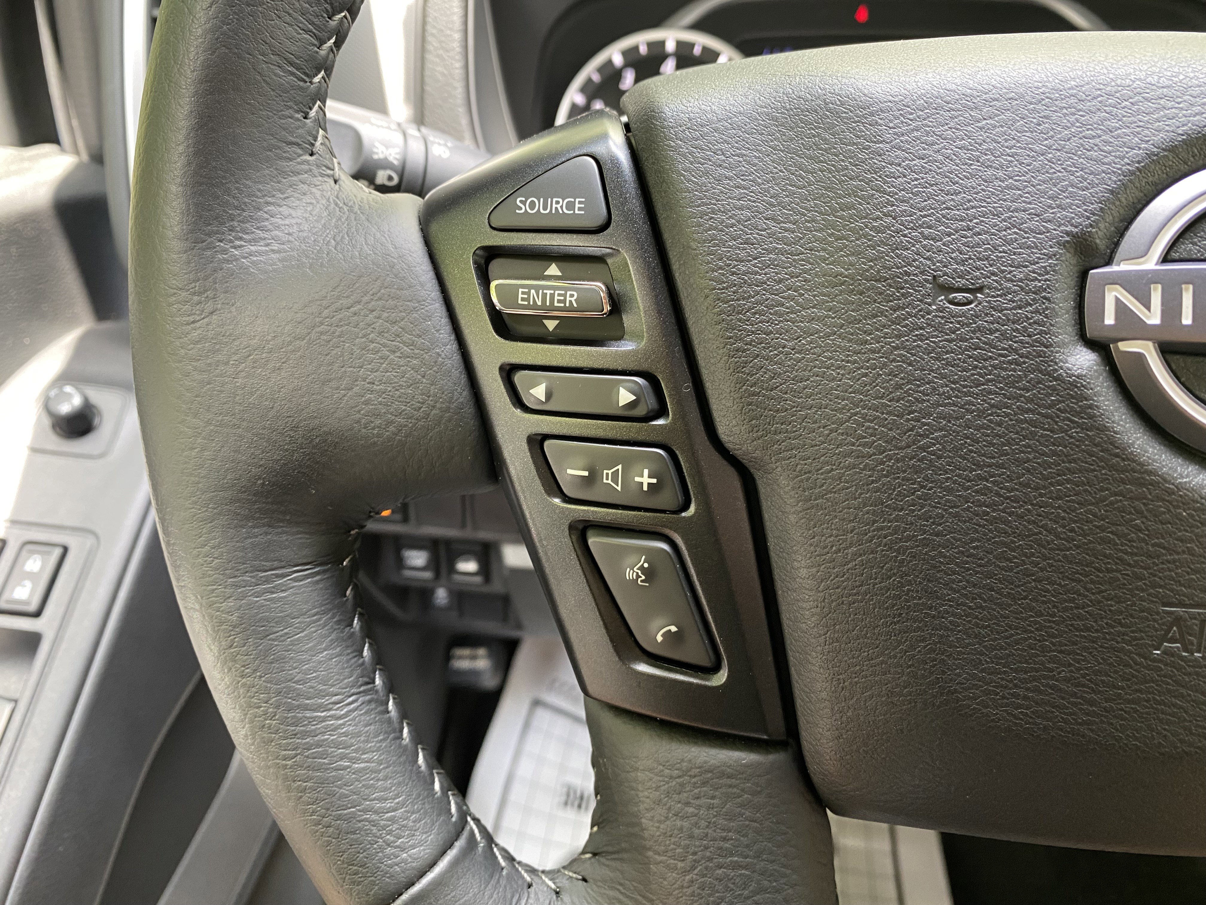 Used 2024 Nissan Frontier SL w/ Technology Package AWD/4WD image 19