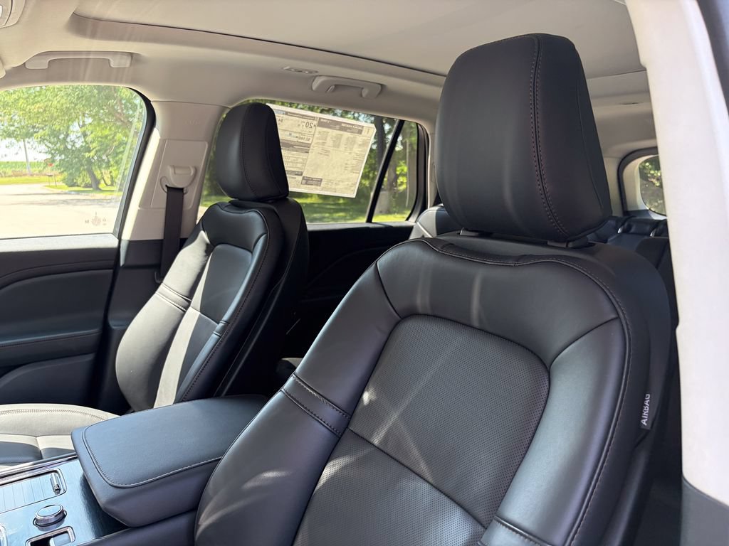 New 2026 Lincoln Aviator AWD image 11