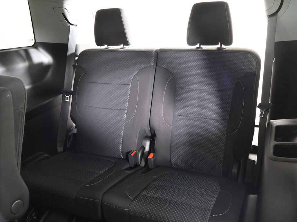 Used 2023 GMC Acadia SLE w/ Driver Convenience Package image 37