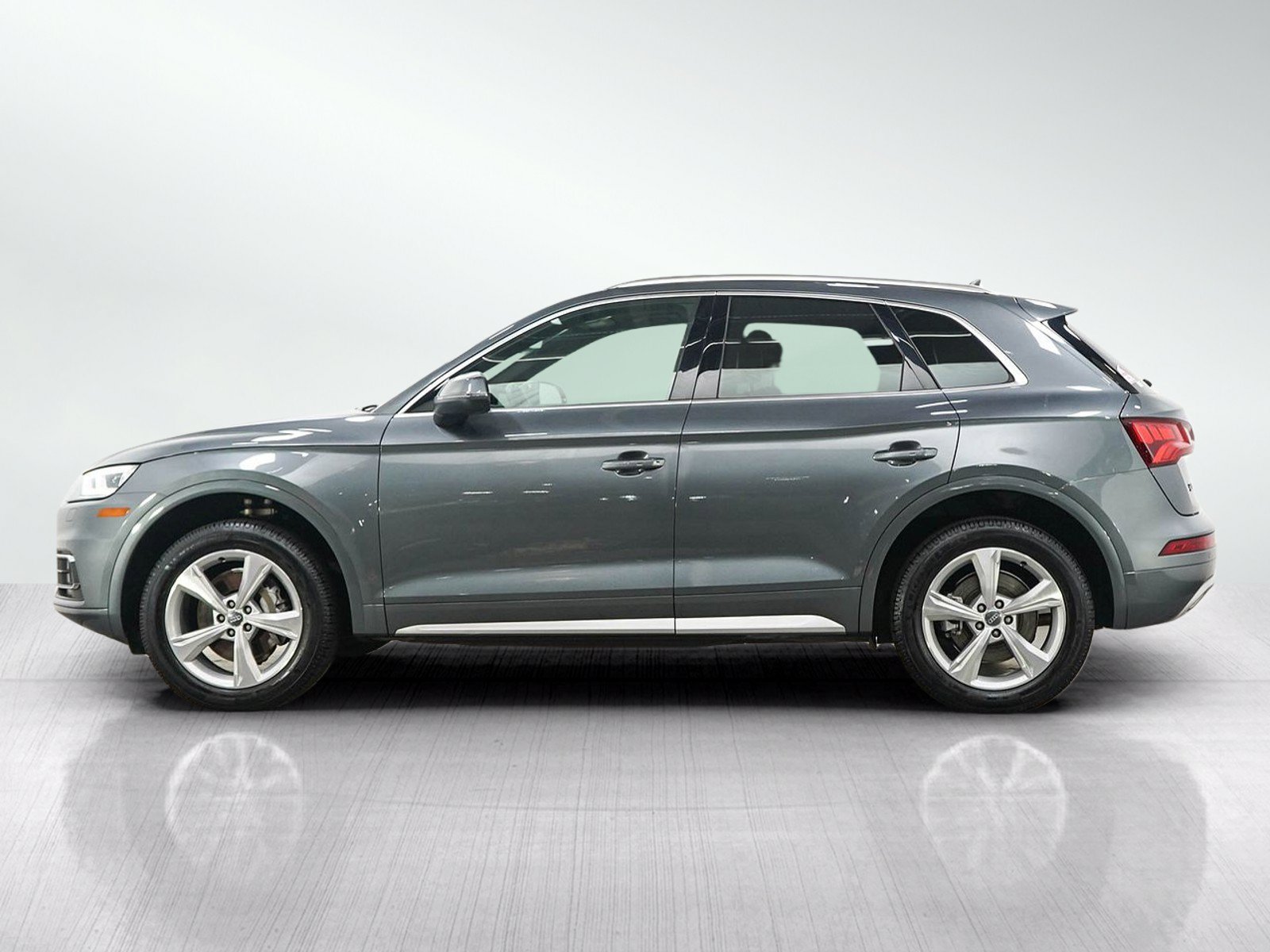 Used 2020 Audi Q5 2.0T Premium Plus w/ Premium Plus Package AWD/4WD image 2