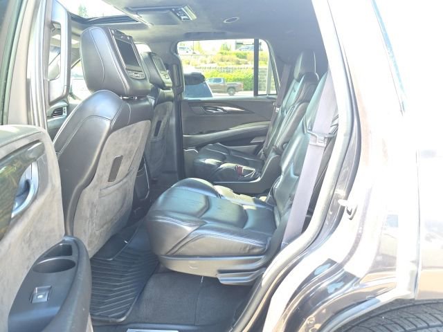Used 2017 Cadillac Escalade Platinum image 28