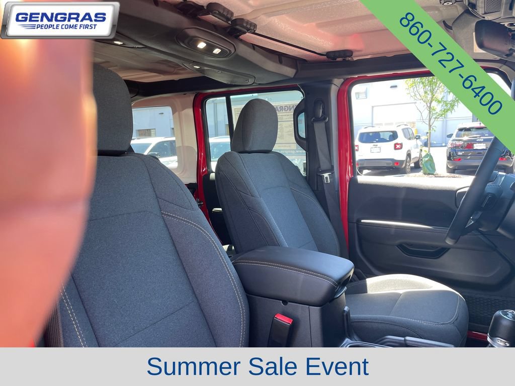 Used 2025 Jeep Wrangler Unlimited Sahara AWD/4WD image 17