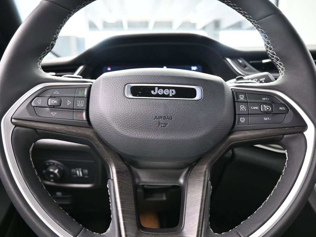 Used 2025 Jeep Grand Cherokee L Limited image 26