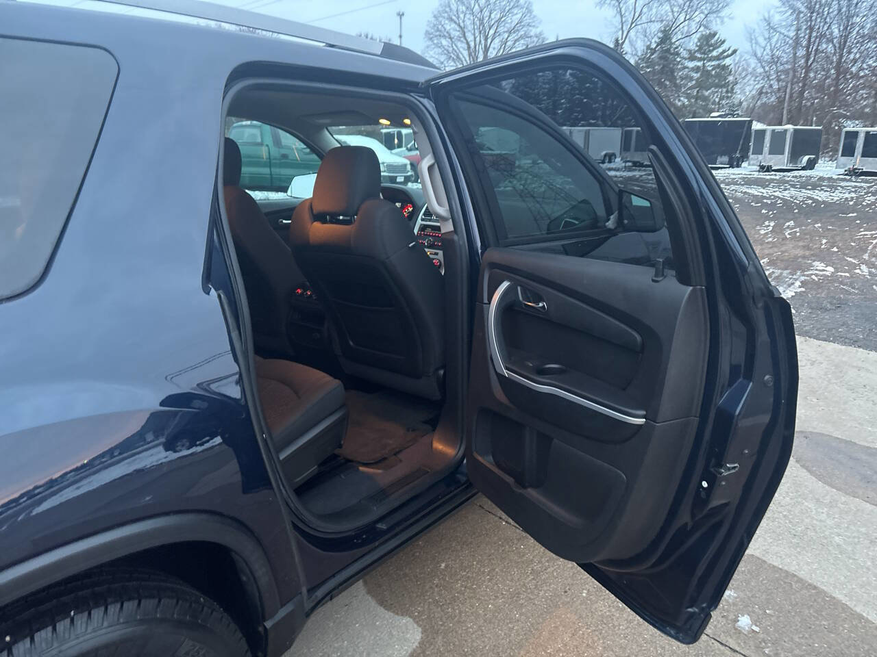 Used 2011 GMC Acadia SLE image 17