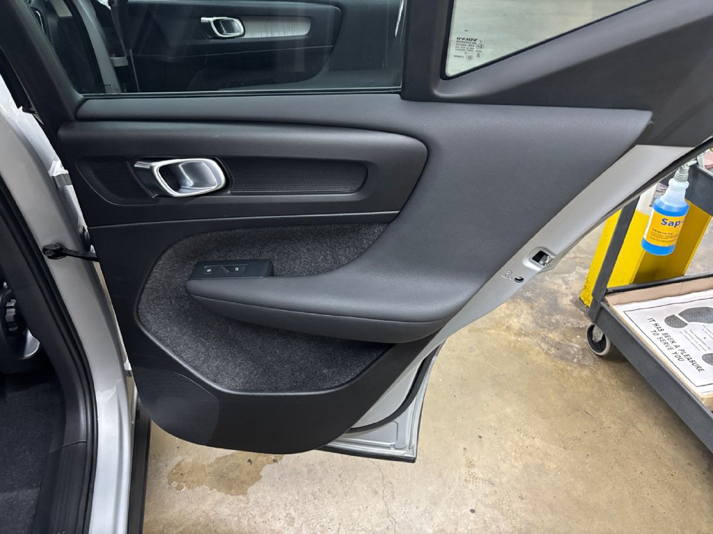 Certified 2023 Volvo XC40 B5 Core AWD/4WD image 18
