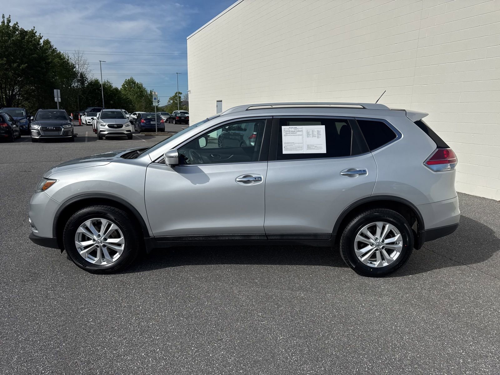 Used 2016 Nissan Rogue SV w/ SV Premium Package AWD/4WD image 4