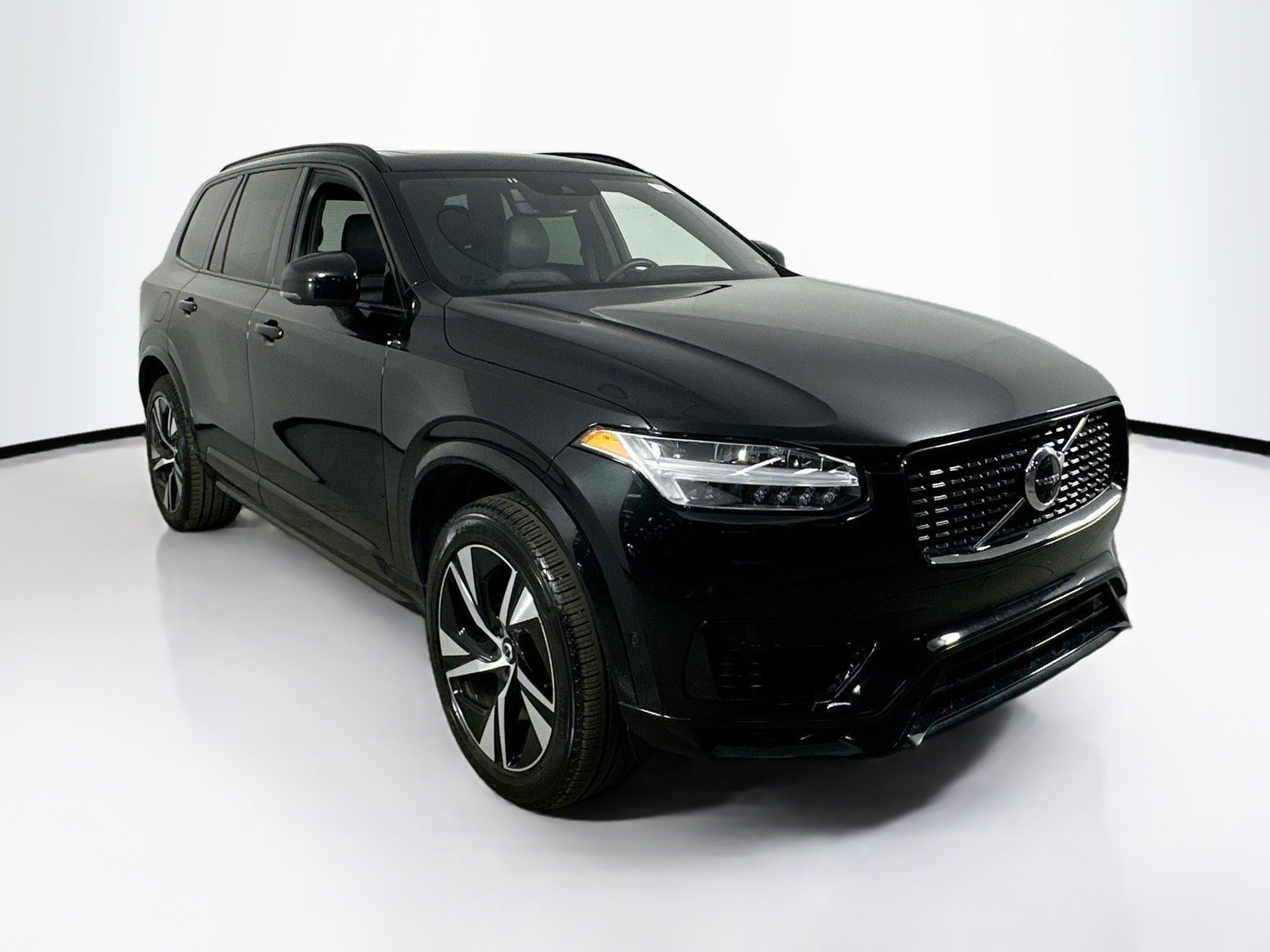 Used 2022 Volvo XC90 T8 R-Design w/ Advanced Package image 3