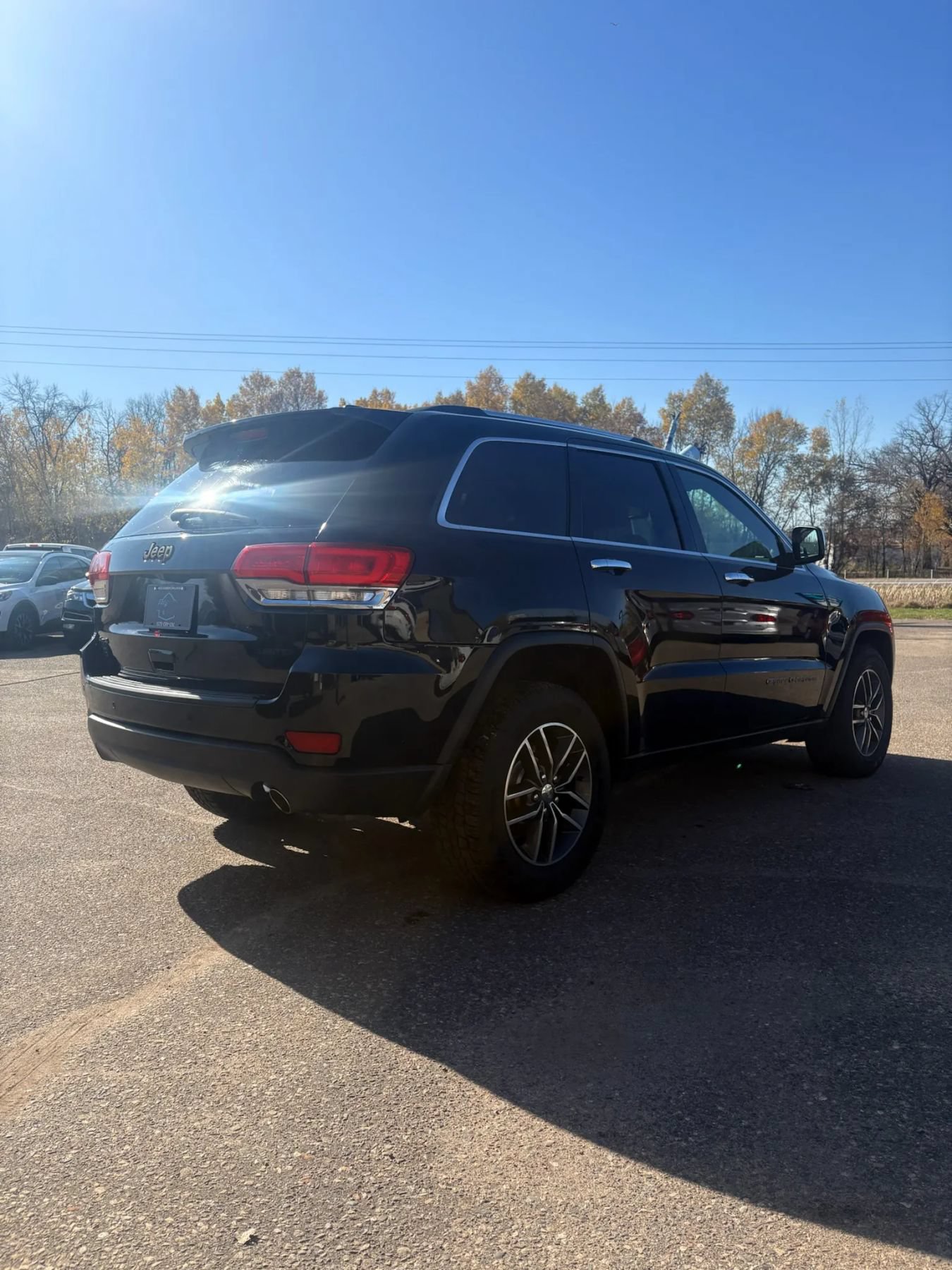 Used 2017 Jeep Grand Cherokee Limited AWD/4WD image 5