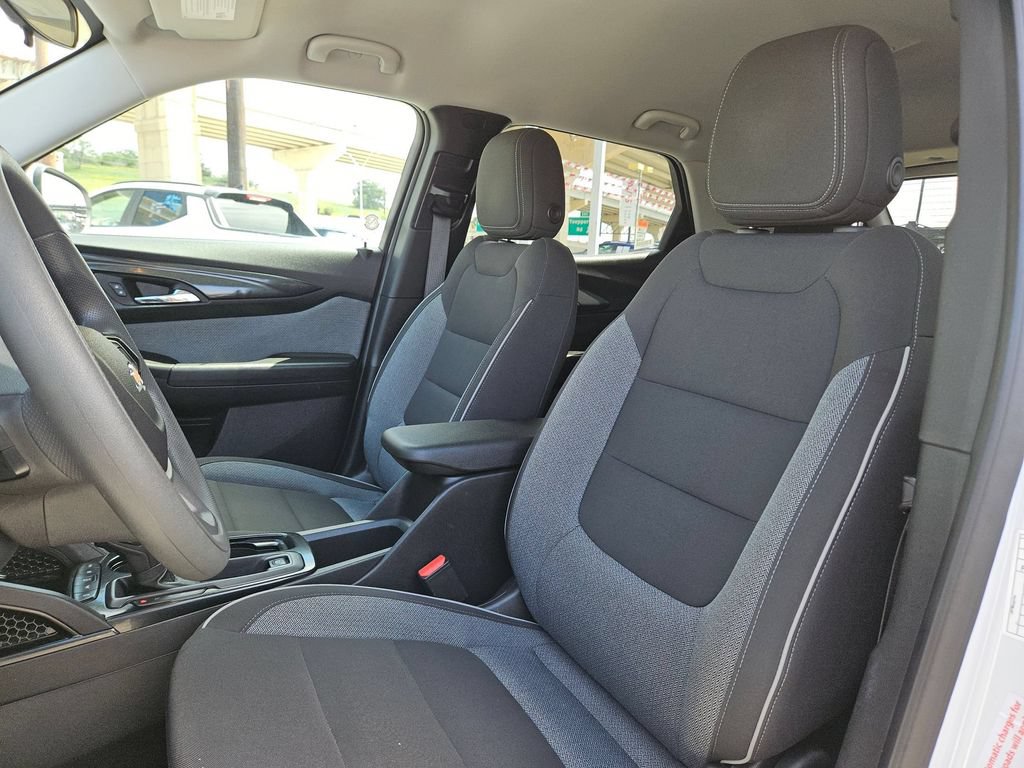 Used 2025 Chevrolet TrailBlazer LT AWD/4WD image 16