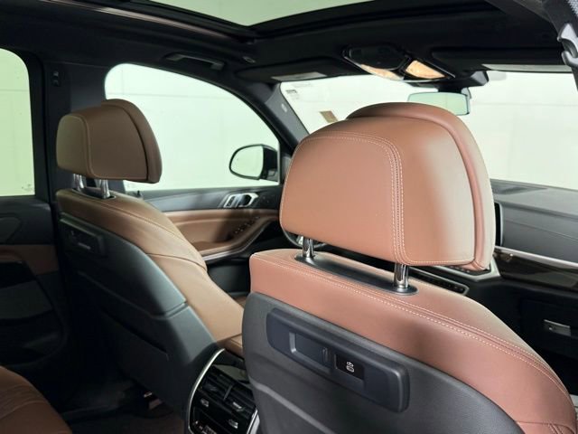 Used 2021 BMW X5 xDrive40i w/ M Sport Package image 29