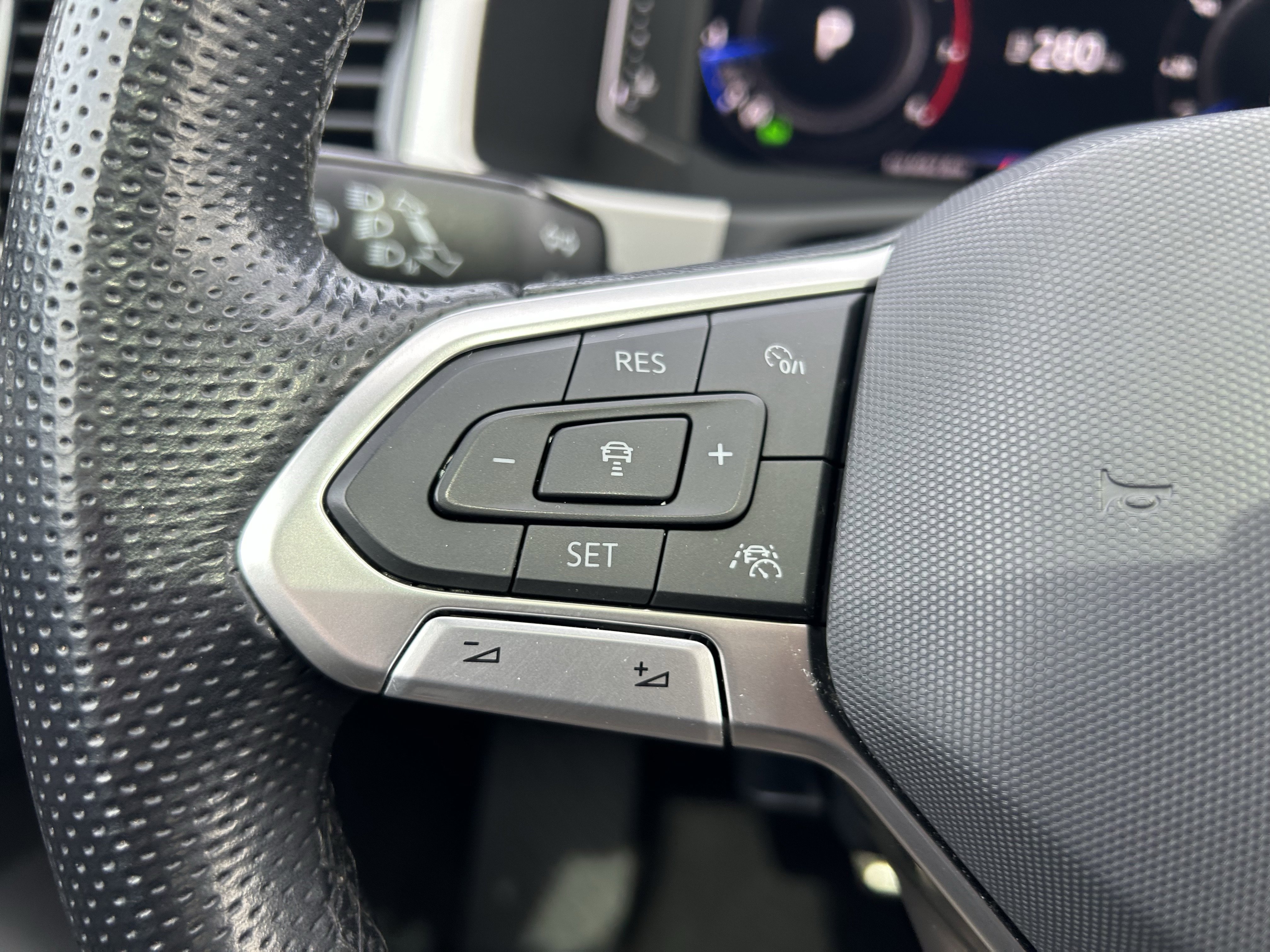 Certified 2022 Volkswagen Atlas SEL Premium image 18