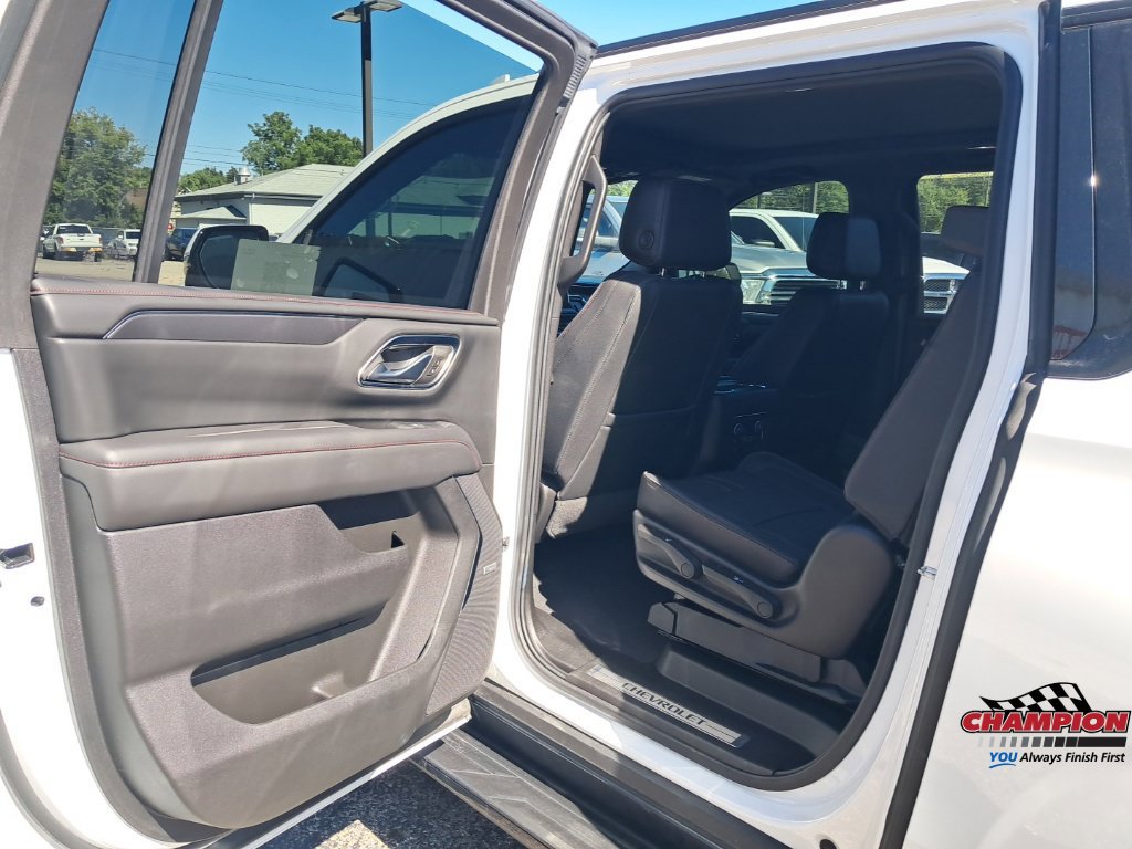 Used 2023 Chevrolet Suburban RST w/ Luxury Package AWD/4WD image 12