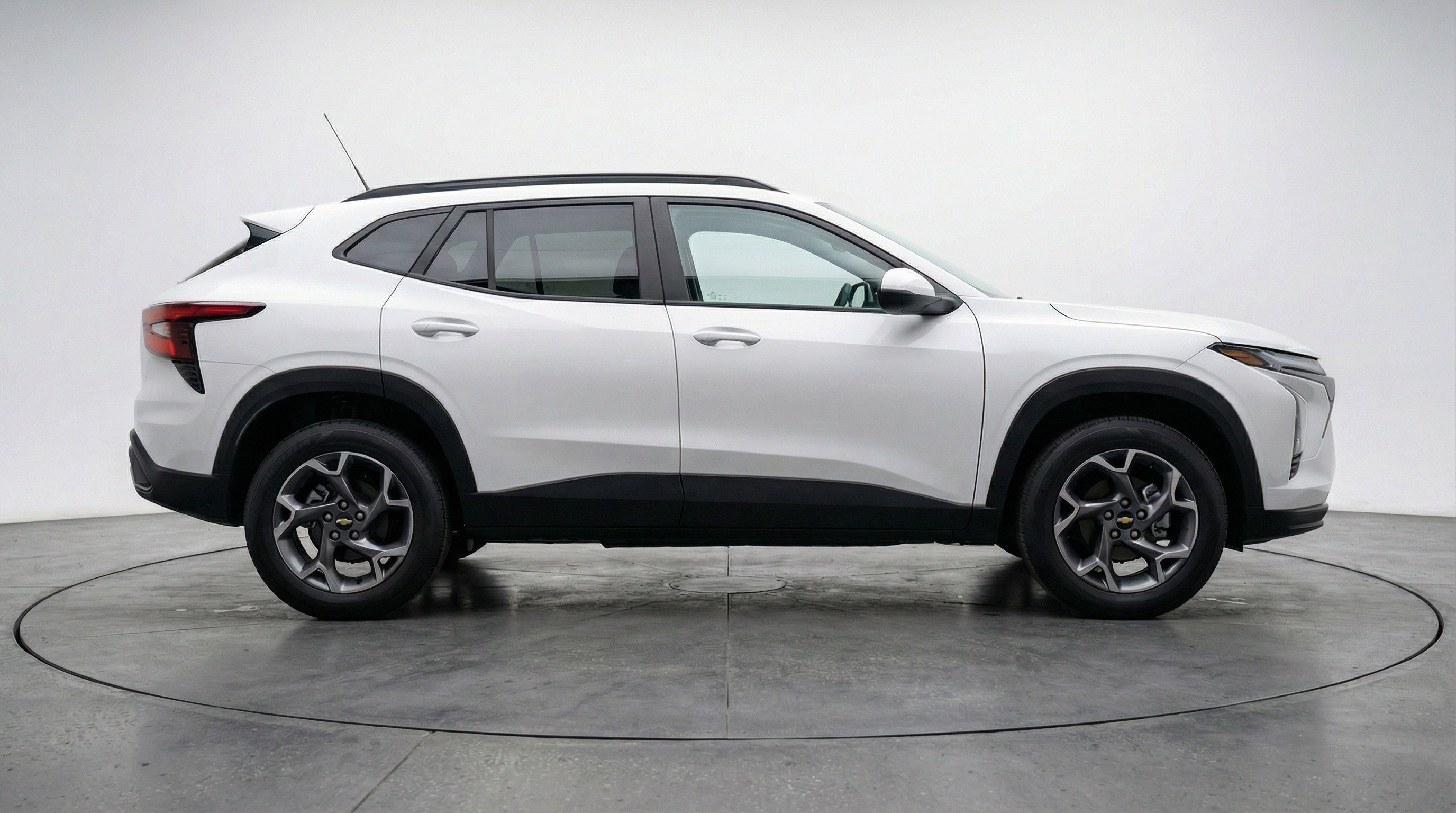 Used 2025 Chevrolet Trax LT w/ LT Convenience Package image 11