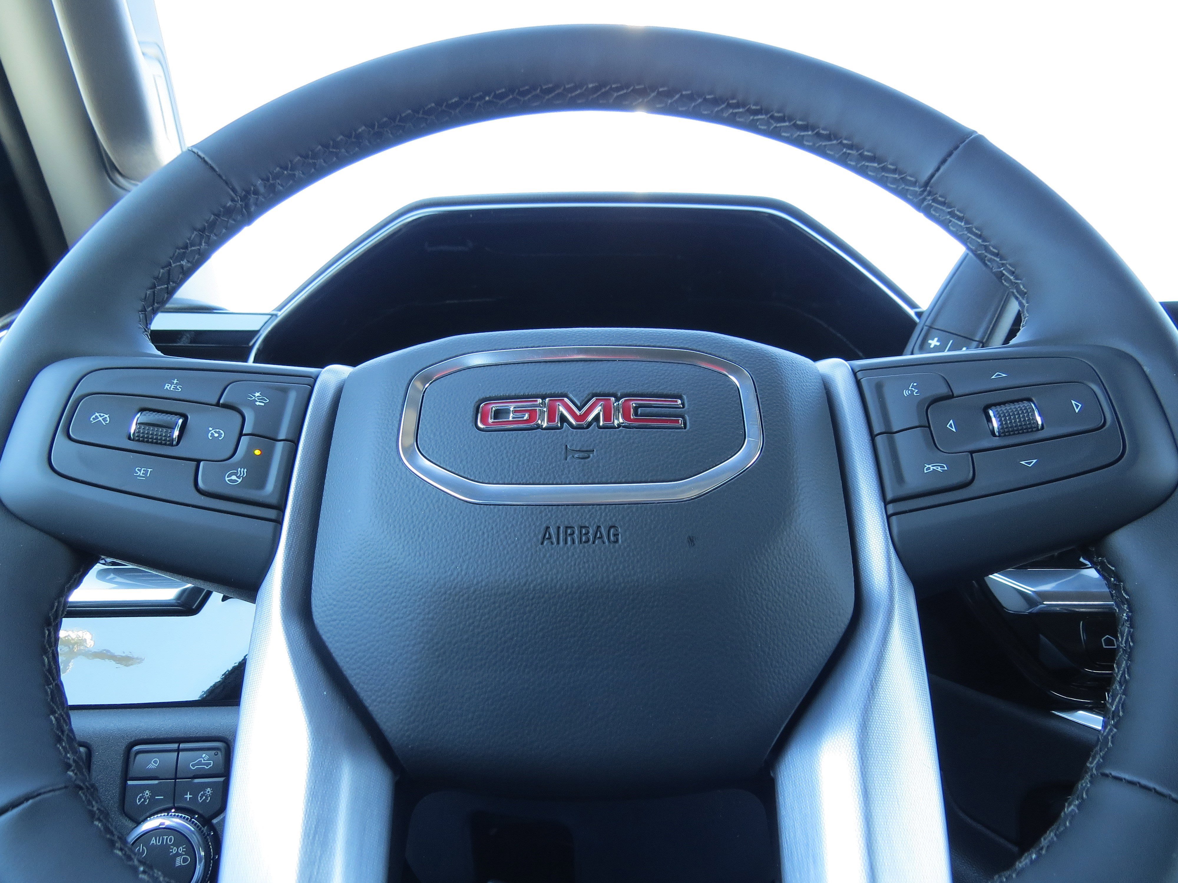 New 2026 GMC Sierra 1500 SLE w/ Preferred Package image 17