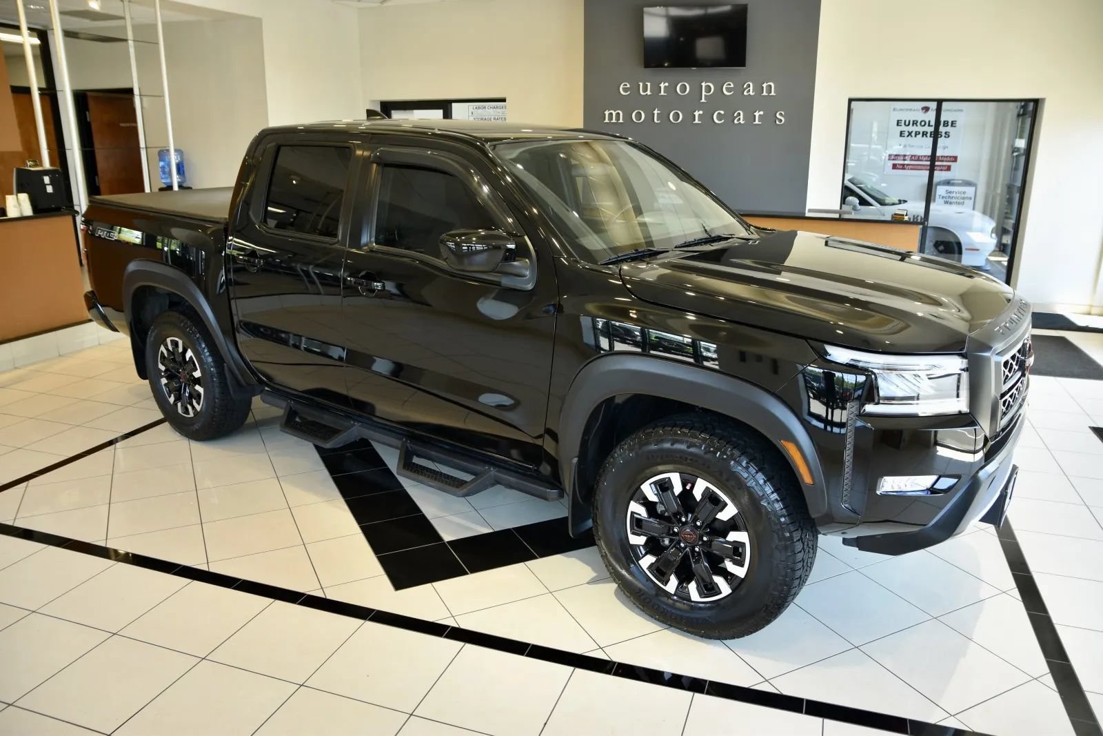 Used 2024 Nissan Frontier PRO-4X w/ Technology Package AWD/4WD image 8