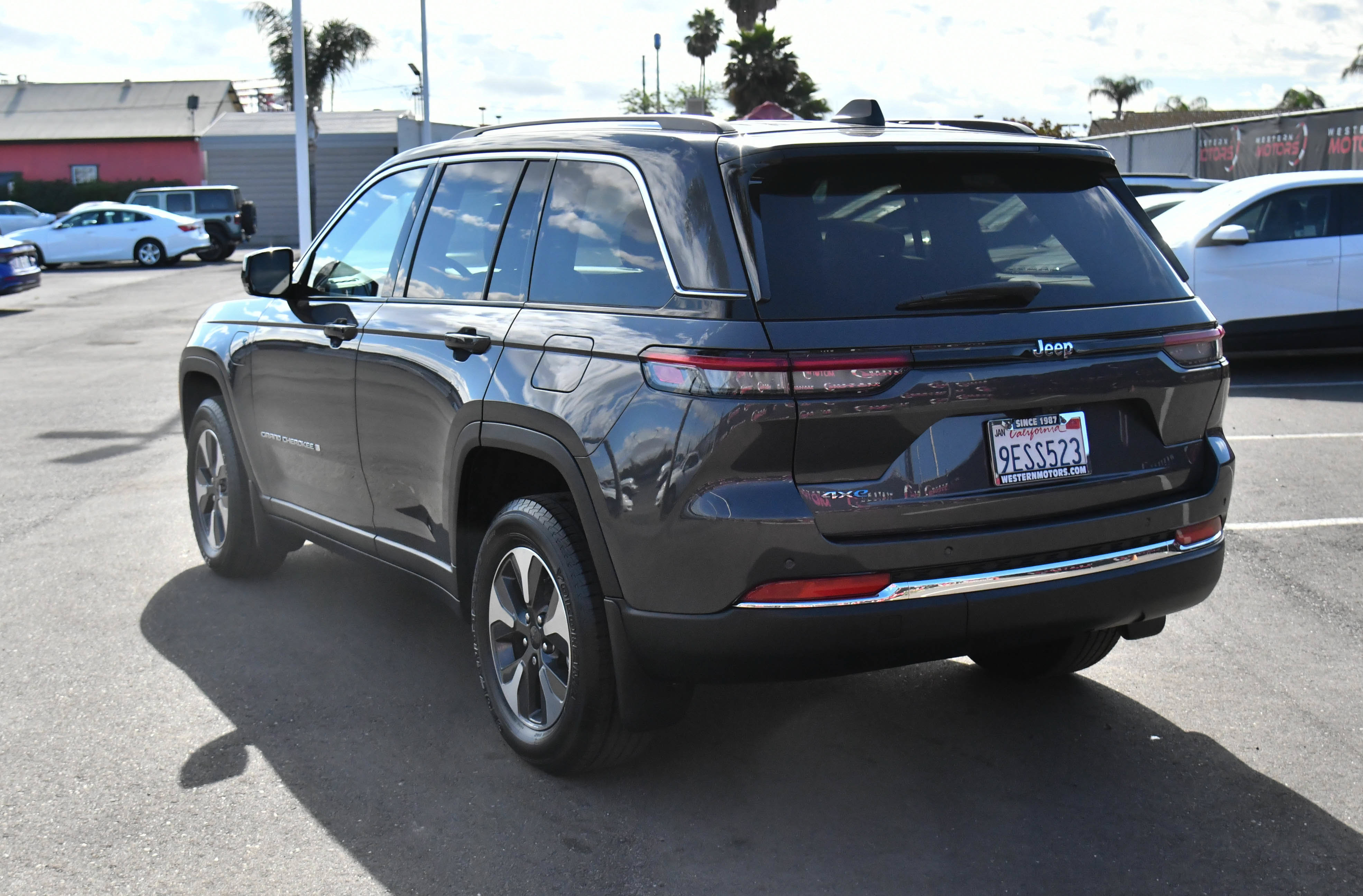 Used 2022 Jeep Grand Cherokee Limited 4xe w/ MOPAR Finishing Package AWD/4WD image 6