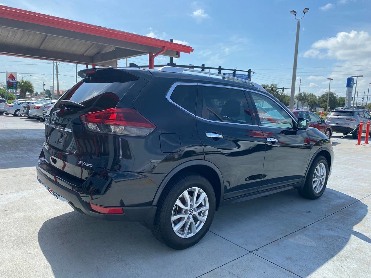 Used 2018 Nissan Rogue SV image 4